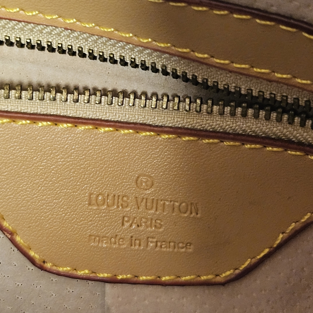 Louis Vuitton Manhattan Cloth Handbag - Picture 6 of 10